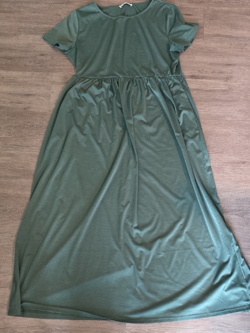 Casual Short-Sleeve Maxi Dress in Forest Green